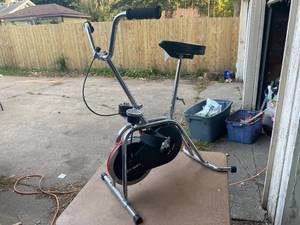 lot 31 image: Exercise Bike with Fabric Belt Resisant