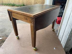 lot 38 image: Short Vintage drop  Leaf table with leather top