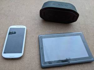 lot 49 image: Lot of Electronics (not tested)