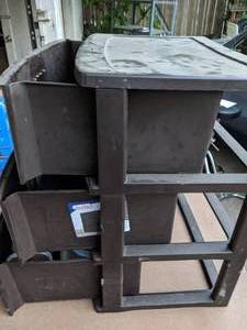 lot 51 image: Lot of storage containers
