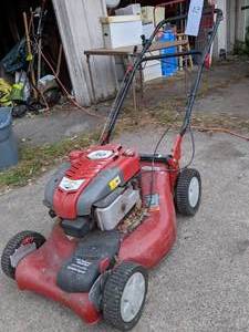 lot 53 image: Craftsman 7.0 Horse Power Lawnmover with a Briggs and Stratton Engine