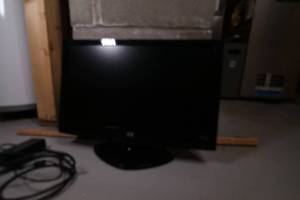 lot 303 image: HP Monitor