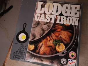 lot 317 image: Lodge Cast Iron 6 Quart