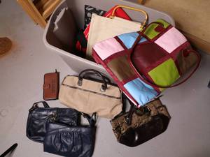 lot 335 image: Lot of Purses