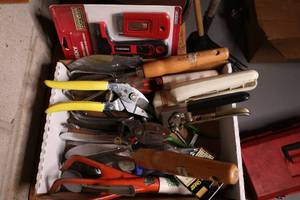 lot 355 image: Lot of Gardening Tools