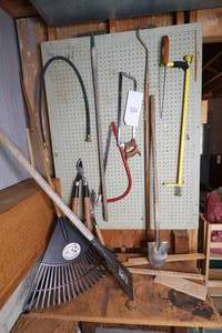 lot 352 image: Lot of Misc Gardening Household Tools