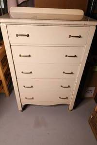 lot 361 image: White 5 Drawer Dresser