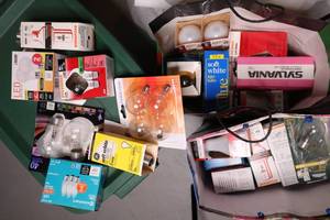 lot 374 image: Lot of New light bulbs