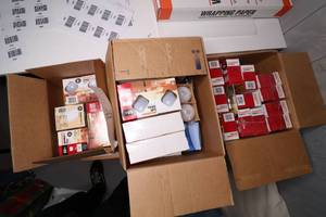 lot 377 image: Lot of Light Bulbs