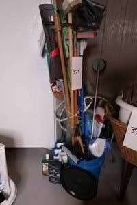 lot 379 image: Lot of Misc Cleaning Supplies