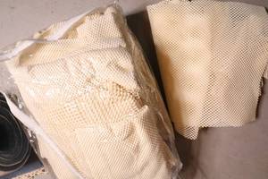 lot 385 image: Lot of carpet stays