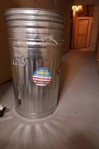 lot 394 image: Lot of Metal Trash Cans