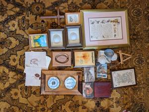 lot 22 image: Lot of Misc Home Decor