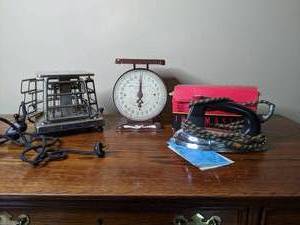 lot 38 image: Lot of Vintage Household Items