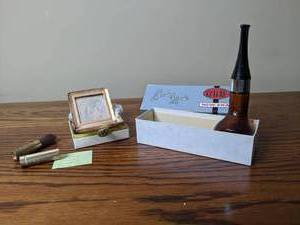 lot 40 image: Lot of Vintage Avon Items