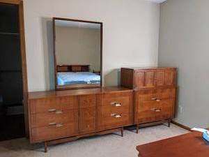 lot 49 image: Vintage MCM Dresser and Mirror