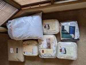 lot 50 image: Lot of Misc Bedding