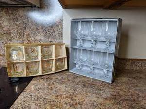 lot 137 image: Lot of 2 sets of Glasses