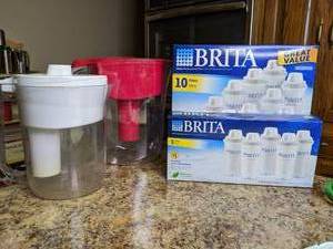 lot 171 image: Lot of Britta Pitchers and Filters