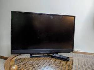 lot 193 image: 24 Inch Vizio Tv