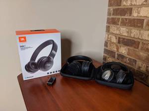 lot 52 image: Lot of Head Phones