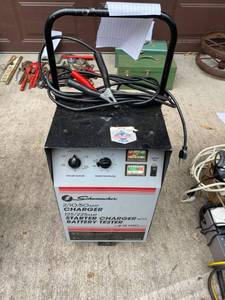 lot 109 image: Schumacher 21050125225 Amp Fleet Charger
