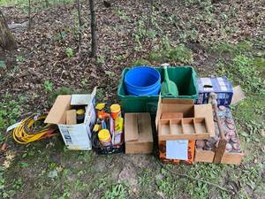 lot 132 image: Misc. GardenCar Supplies