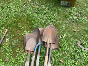 lot 152 image: Shovels