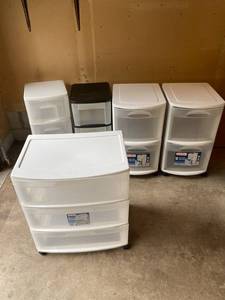lot 201 image: Lot of plastic organizers