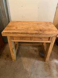 lot 204 image: Antique Work Bench
