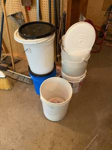 lot 206 image: Lot of Plastic Buckets