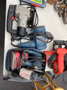 lot 209 image: Lot of power tools