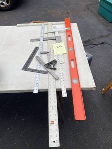 lot 216 image: Carpenters Measurement and leveling tools