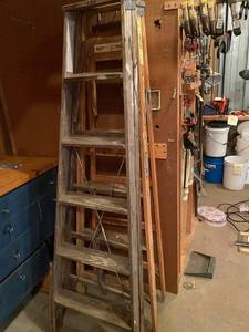 lot 262 image: Lot of 2 Step Ladders