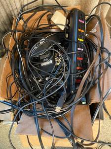 lot 64 image: Lot of Cords