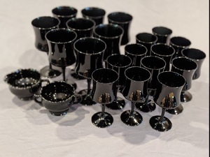 lot 56 image: Celebrity Ebony Drinkware