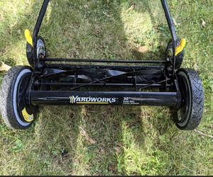 lot 101 image: 20 inch Yardworks Reel Mower