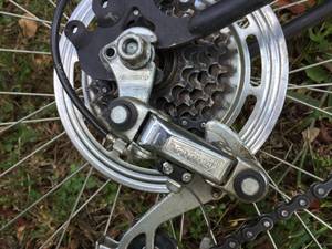 lot 91 image: 18 Speed Mountain Bike