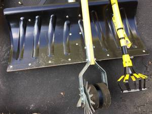 lot 92 image: Long Handle Tool Lot