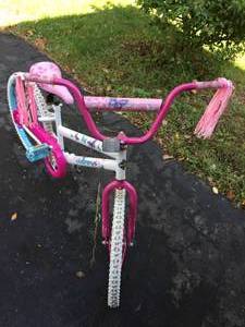 lot 76 image: Girls Huffy Bike