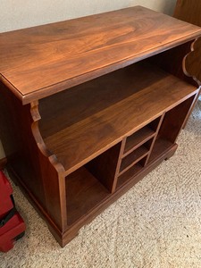 lot 104 image: Accent Table
