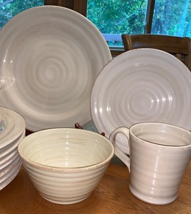 lot 24 image: Set of Dishes