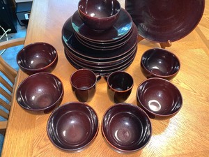 lot 25 image: Crate and Barrel Dish Set