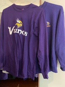 lot 118 image: Minnesota Vikings Apparel Items