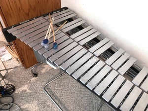 lot 140 image: Jen-Co Electric Xylophone