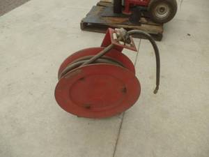 lot 14 image: Retractable hose reel