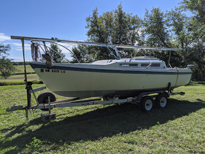 lot 7 image: 1976 McGregor Ventura 25 Sail Boat