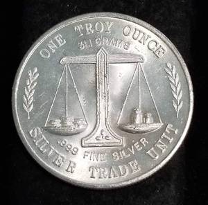 lot 48 image: 1 TROY OZ. .999 FINE SILVER EAGLE WITH FLAG TRADE UNIT