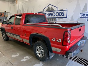 lot 4 image: 2004 Chevy Silverado 4x4 -No Reserve-