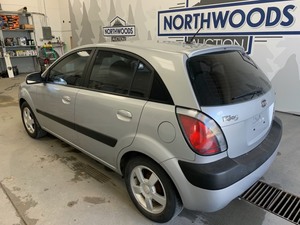 lot 9 image: 2006 Kia Rio 5 -No Reserve-